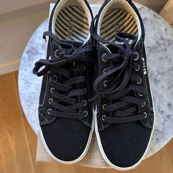 Taos Footwear Women's Black Plim Soul Sneakers - Picture 3 of 4